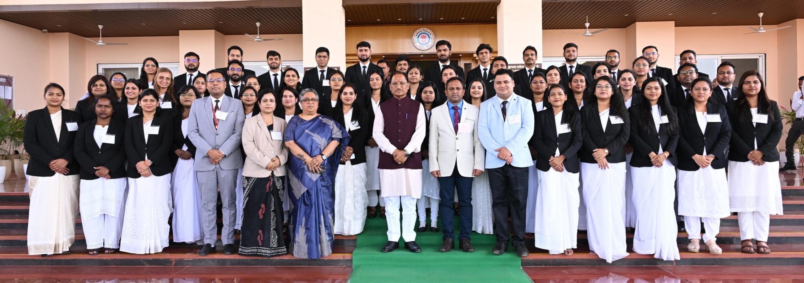 मुख्यमंत्री साय ने प्रशिक्षु न्यायाधीशों से की मुलाकात, कहा- न्यायपालिका लोकतंत्र का मजबूत स्तंभ, आने वाले समय में निभाएंगे अहम भूमिका