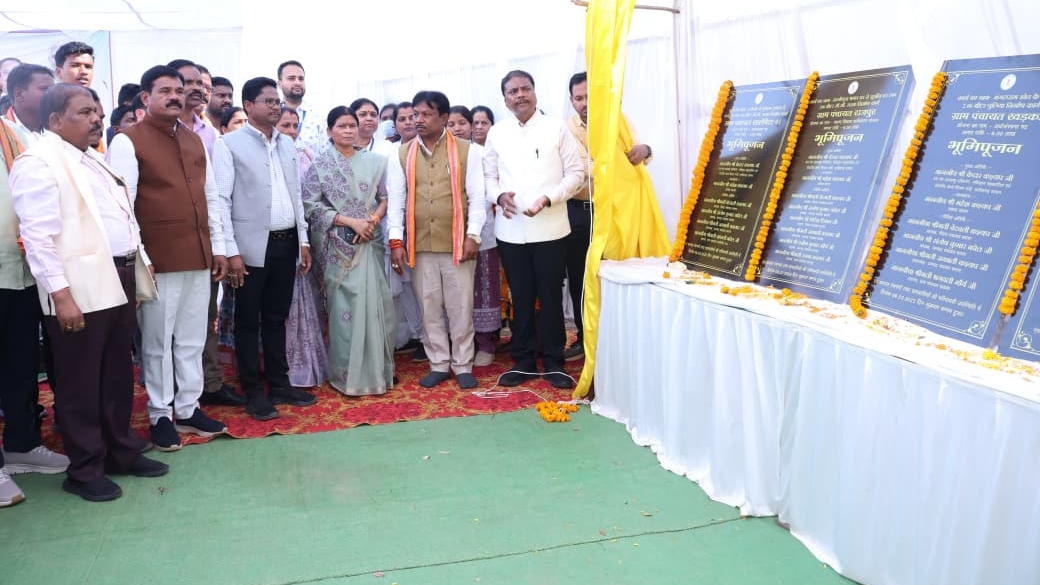 बस्तर में स्वास्थ्य और विकास की दोहरी सौगात: भानपुरी में हेल्थ एटीएम शुरू, नारायणपुर में 36.50 लाख के विकास कार्यों का भूमिपूजन