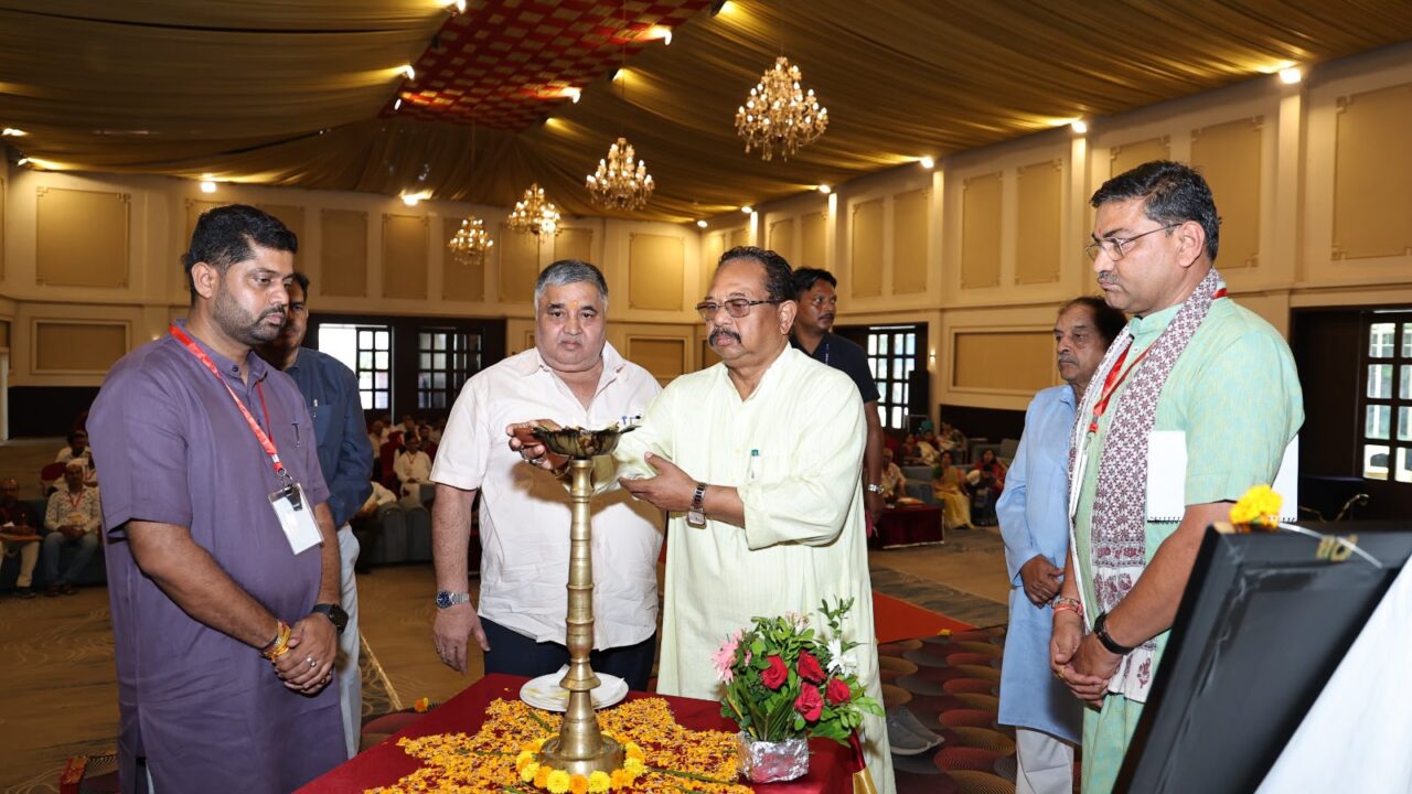 अंबिकापुर में स्वदेशी जागरण मंच का प्रांतीय विचार वर्ग शुरू: आत्मनिर्भर भारत, स्थानीय उद्यमिता और स्वदेशी अर्थनीति पर हुआ मंथन