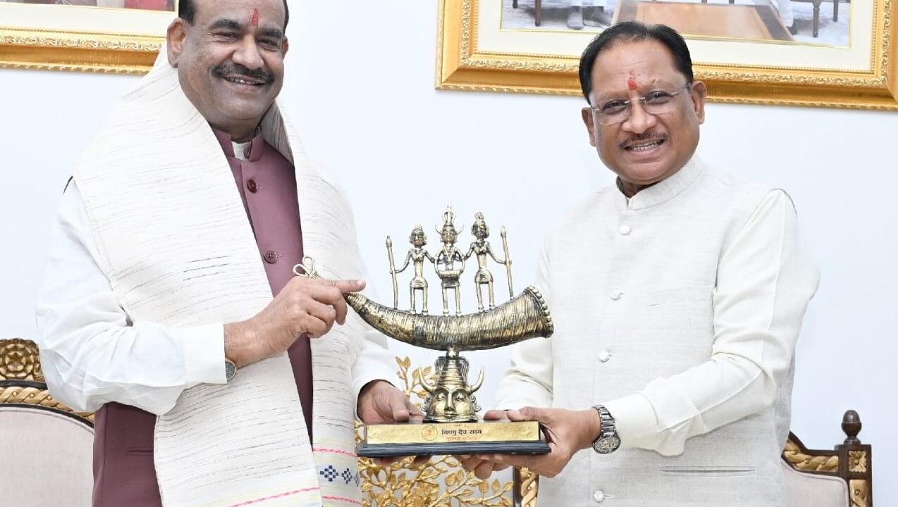 CM साय और ओम बिरला की सौजन्य मुलाकात: लोकतंत्र को मजबूत बनाने पर जोर, जनकल्याण योजनाओं की समीक्षा भी हुई