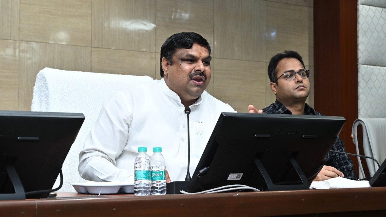 स्कूलों में बड़ा बदलाव: अब 1 अप्रैल से शुरू होगा नया सत्र, पहले दिन ही मिलेंगी किताबें, गणवेश और साइकिल