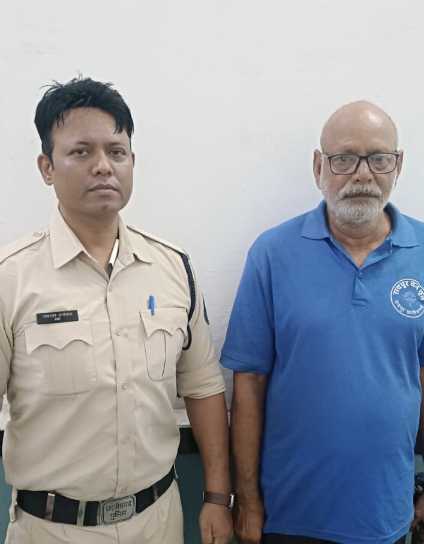 आप भी सतर्क रहें : अयोध्या का पंडित बनकर कारोबारी से मोहम्मद हैदर अली अंसारी ने ठगे ढाई लाख, दुर्ग से दबोचा गया शातिर आरोपी, बिलासपुर में व्यापारी से की थी ठगी, साथी वासिम खान की तलाश में पुलिस