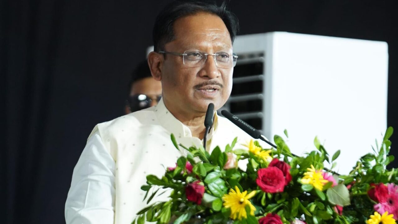 शिवनंदनपुर में शपथ ग्रहण: CM विष्णु देव साय ने जनप्रतिनिधियों को बताया जिम्मेदारी का पाठ, विकास कार्यों पर दिया जोर