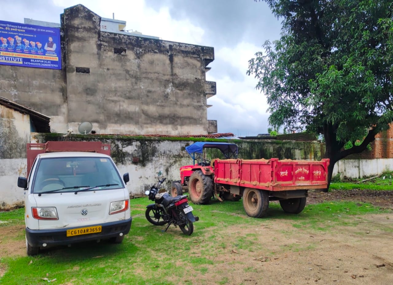 CM विष्णु देव साय के सुशासन का असर, सीएम हेल्पलाइन की शिकायत पर त्वरित कार्रवाई; मरवाही में अवैध रेत भंडारण स्थल सील, दो ट्रैक्टर वाहन जब्त