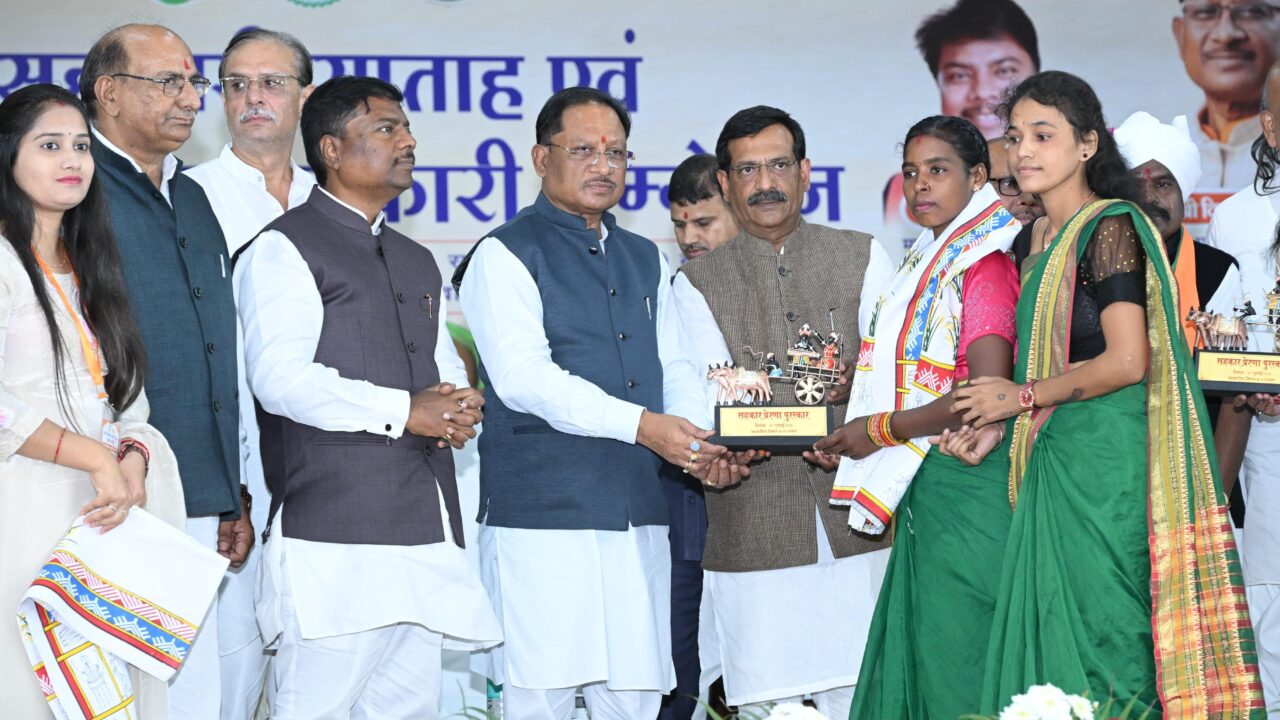 किसानों को ब्याज मुक्त ऋण, तेंदूपत्ता संग्राहकों को 162 करोड़: CM साय ने कहा—सहकारिता बनेगी विकसित छत्तीसगढ़ की ताकत