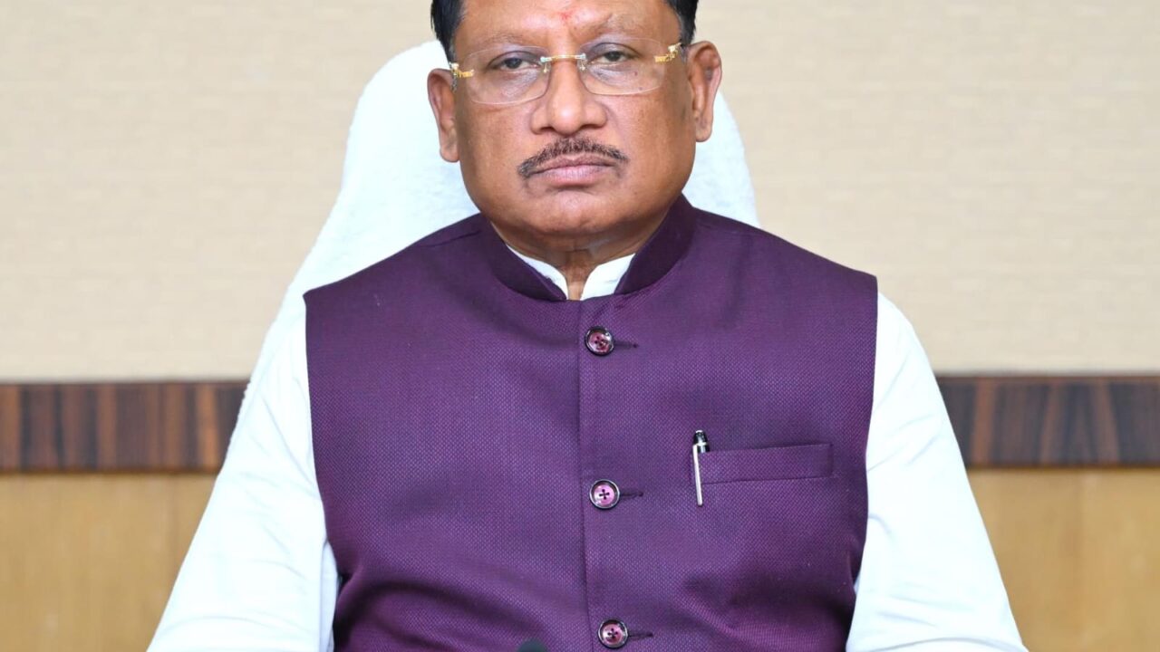 CG कैबिनेट का बड़ा फैसला: उद्योगों को मिलेगी बड़ी राहत, निजी विश्वविद्यालयों के नियम बदलेंगे, बस्तर फाइटर्स से लेकर GST-VAT तक 11 प्रस्तावों पर लगी मुहर