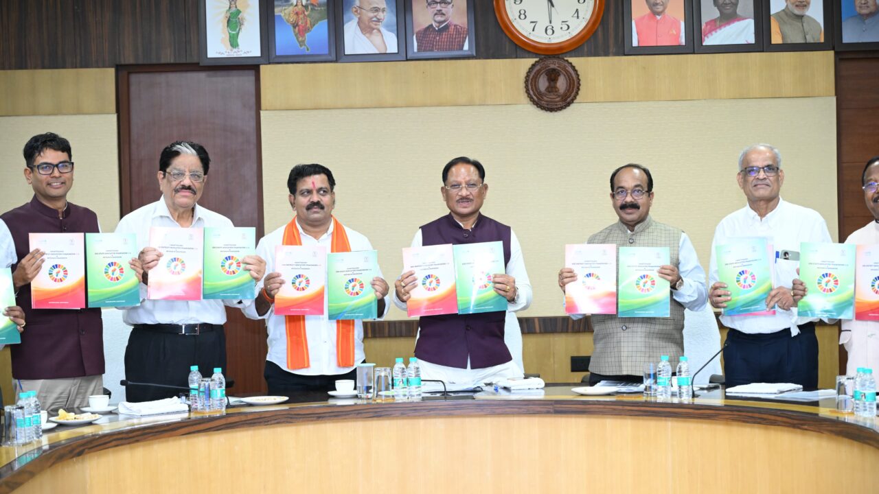 CM ने किया छत्तीसगढ़ एस.डी.जी. 2.0 फ्रेमवर्क का विमोचन : बस्तर के समग्र एवं परिणामोन्मुख विकास के लिए ‘बस्तर अंजोर’ पहल का शुभारंभ, राज्य स्तर पर 343 और जिला स्तर पर 99 संकेतकों के माध्यम से होगी विकास कार्यों की प्रभावी निगरानी
