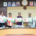 CM ने किया छत्तीसगढ़ एस.डी.जी. 2.0 फ्रेमवर्क का विमोचन : बस्तर के समग्र एवं परिणामोन्मुख विकास के लिए ‘बस्तर अंजोर’ पहल का शुभारंभ, राज्य स्तर पर 343 और जिला स्तर पर 99 संकेतकों के माध्यम से होगी विकास कार्यों की प्रभावी निगरानी