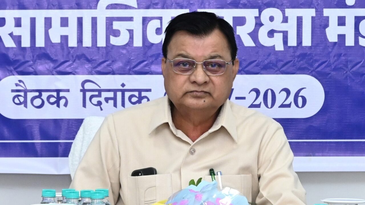 मंत्री लखन देवांगन ने खोला योजनाओं का पिटारा: श्रमिकों के लिए नई स्कीम, ई-रिक्शा पर ₹1 लाख की मदद, e-KYC भी अनिवार्य