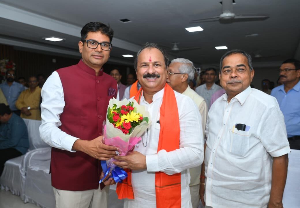 RDA को मिला नया उपाध्यक्ष: डॉ. जय प्रकाश शर्मा ने संभाला पदभार, ओ.पी. चौधरी बोले—रायपुर के विकास को मिलेगी नई रफ्तार