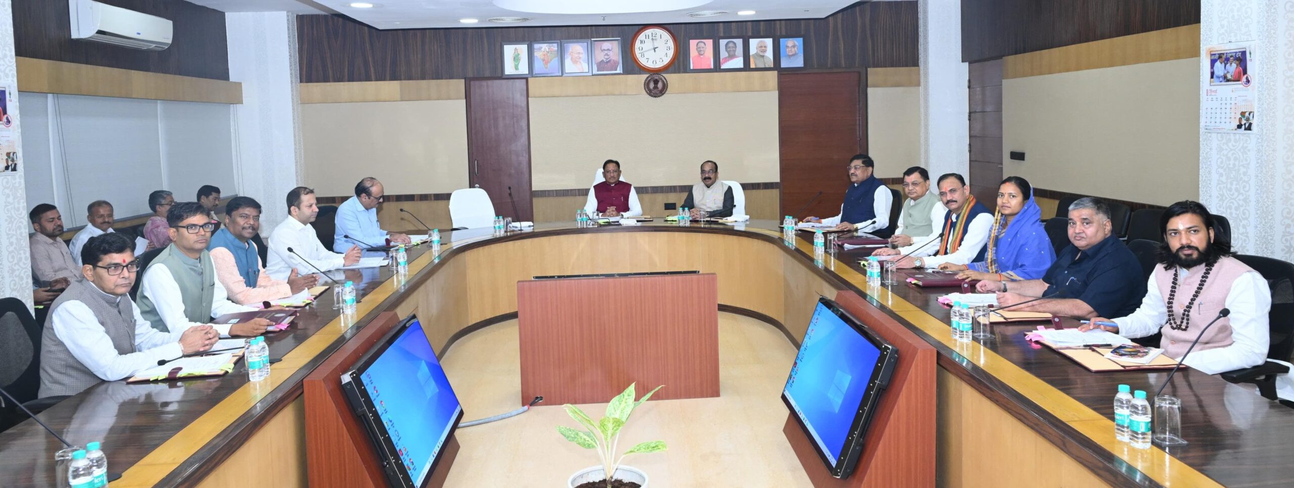 CG कैबिनेट के बड़े फैसले: खरीफ-रबी में खाद संकट रोकने बनेगी मंत्री समिति, अग्निवीरों को पुलिस, वन और जेल विभाग की भर्ती में मिलेगा 10% आरक्षण, देखें सभी अहम निर्णय…