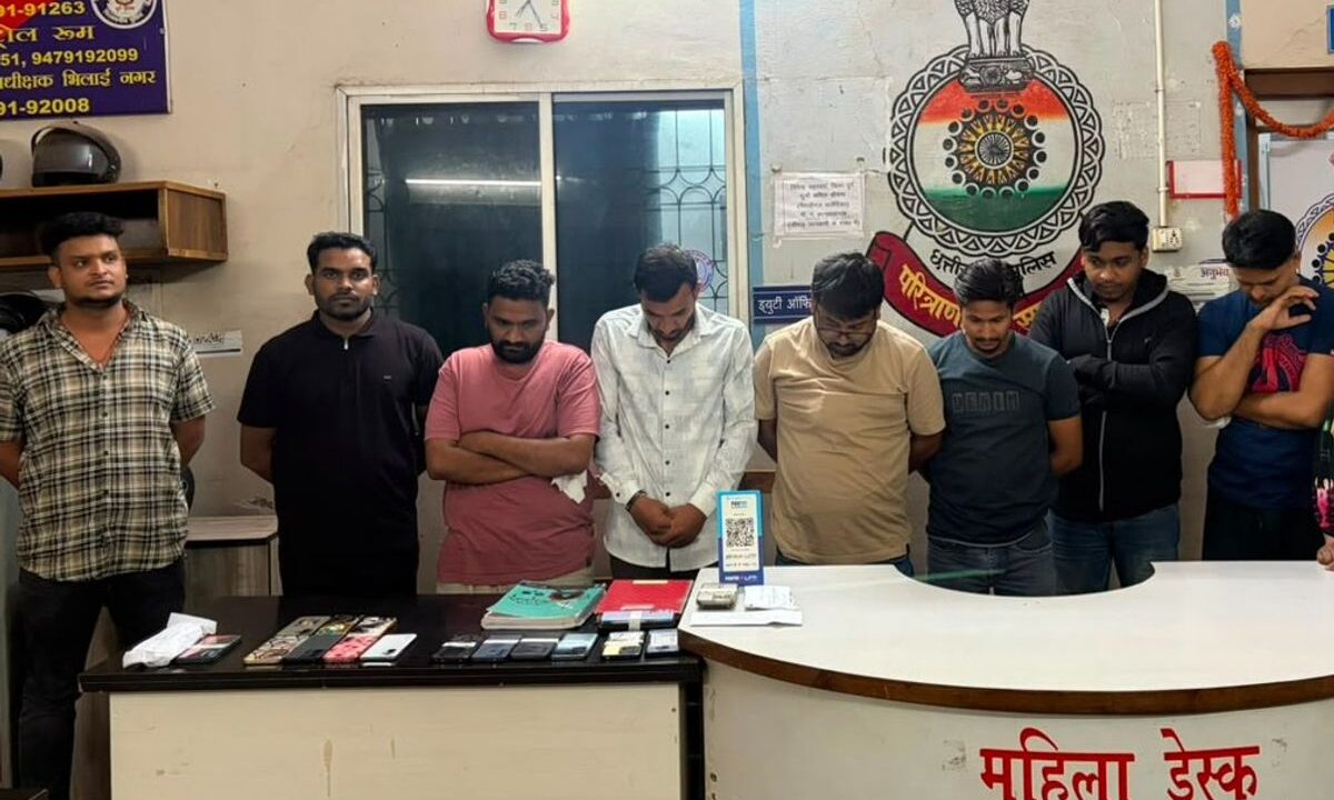 DURG के स्पा सेंटर में सेक्स रैकेट का खुलासा: मैनेजर संभालता था पूरा खेल, महिला दलाल के जरिए आती थीं युवतियां; 9 गिरफ्तार