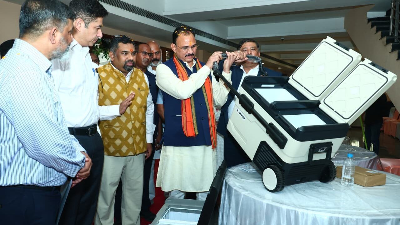 छत्तीसगढ़ को मिला पहला मदर मिल्क बैंक: 10 माताओं का ‘माता यशोदा सम्मान’, मंत्री बोले—कोई नवजात माँ के दूध से वंचित न रहे
