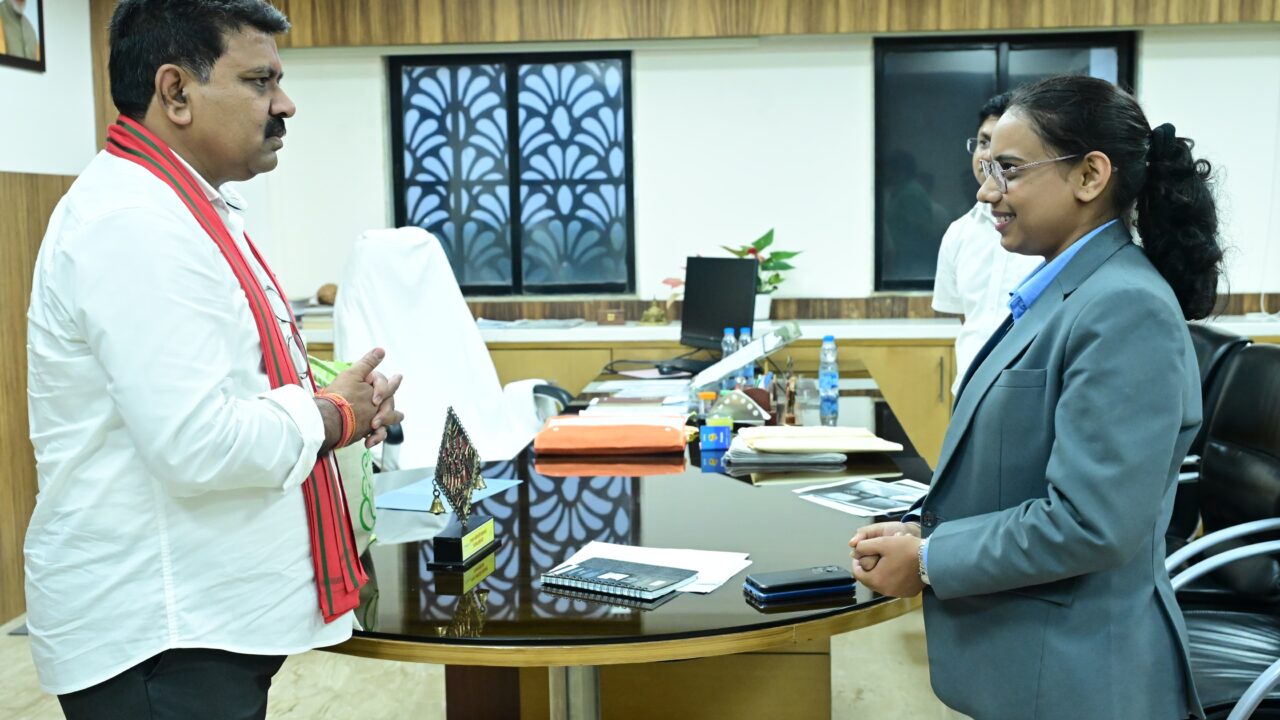कौशल विकास से बदली किस्मत, धमतरी की रेणुका गोस्वामी को राष्ट्रपति भवन का न्योता; उप मुख्यमंत्री विजय शर्मा ने दी बधाई