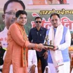 टंकराम वर्मा के गृह प्रवेश में पहुंचे CM साय, हरेली पर बोले- अन्नदाता मजबूत होगा तो गांव और छत्तीसगढ़ तेजी से आगे बढ़ेगा