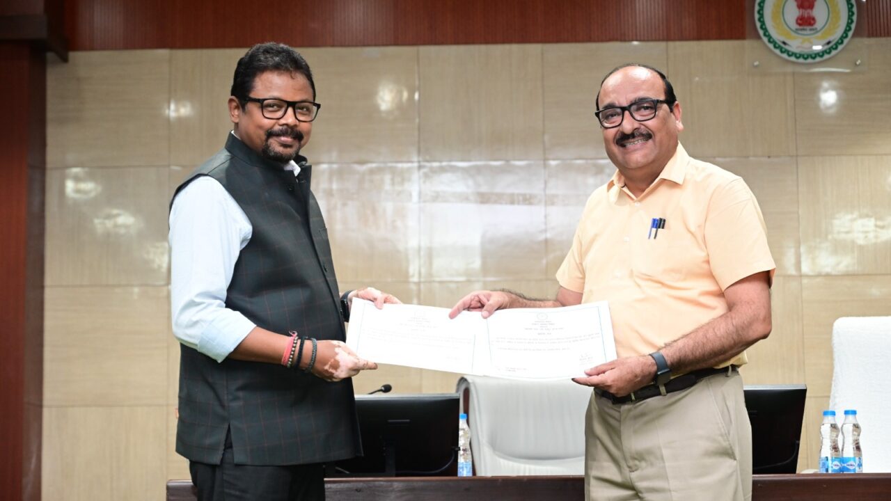ई-ऑफिस में शानदार काम करने वाले अफसर-कर्मचारी सम्मानित: लोक स्वास्थ्य विभाग पहले, आदिम जाति विकास दूसरे और ग्रामोद्योग विभाग तीसरे स्थान पर रहा