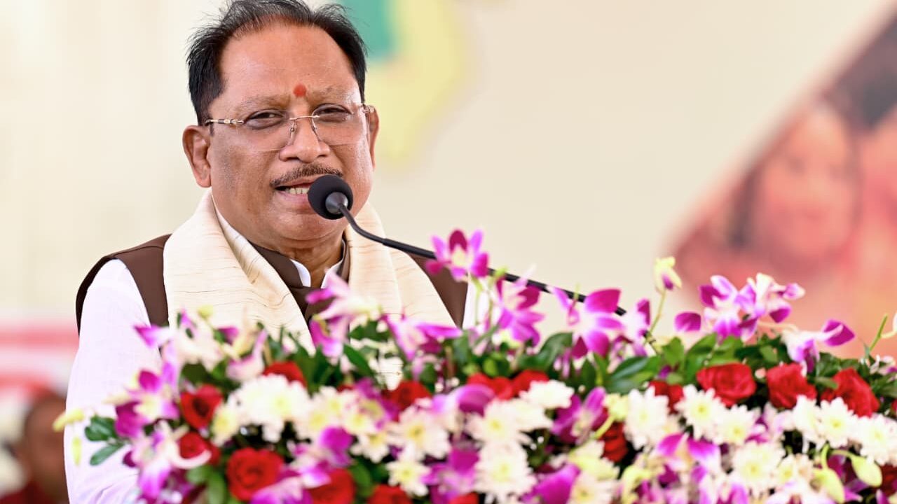 तीज मिलन में CM साय बोले- माताओं-बहनों का सम्मान और आर्थिक सशक्तिकरण सरकार की प्राथमिकता, 68 लाख महिलाओं को हर माह मिल रहा ₹1000