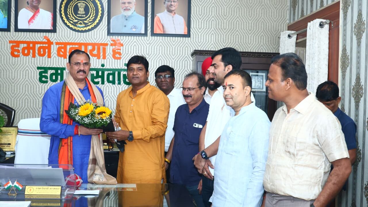 आयुष विश्वविद्यालय के प्रबंधन बोर्ड में डॉ. धर्मेंद्र दास को बड़ी जिम्मेदारी : छत्तीसगढ़ शासन के चिकित्सा शिक्षा विभाग ने किया सदस्य नामांकित, स्वास्थ्य मंत्री श्याम बिहारी जायसवाल का जताया आभार