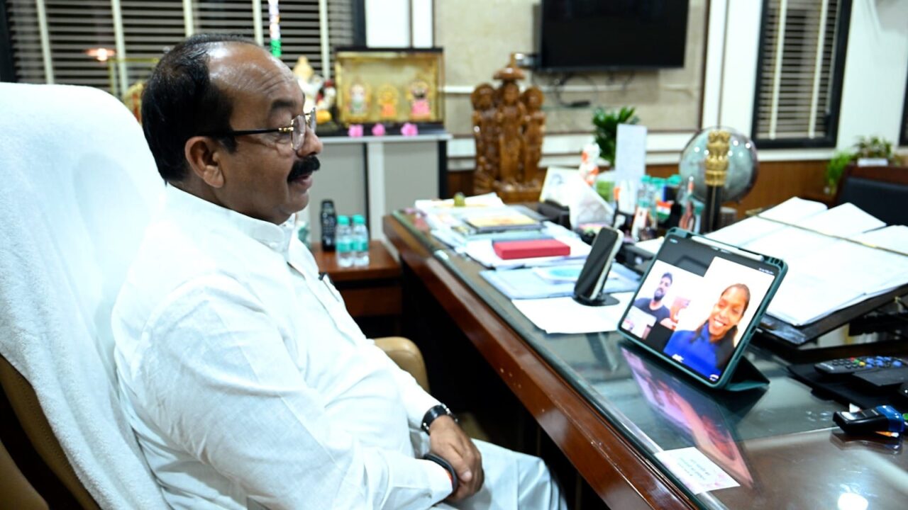 एशियन गेम्स में गोल्ड जीतने वाली संजू देवी से अरुण साव ने वीडियो कॉल पर की बात: कहा- आपने छत्तीसगढ़ का मान बढ़ाया