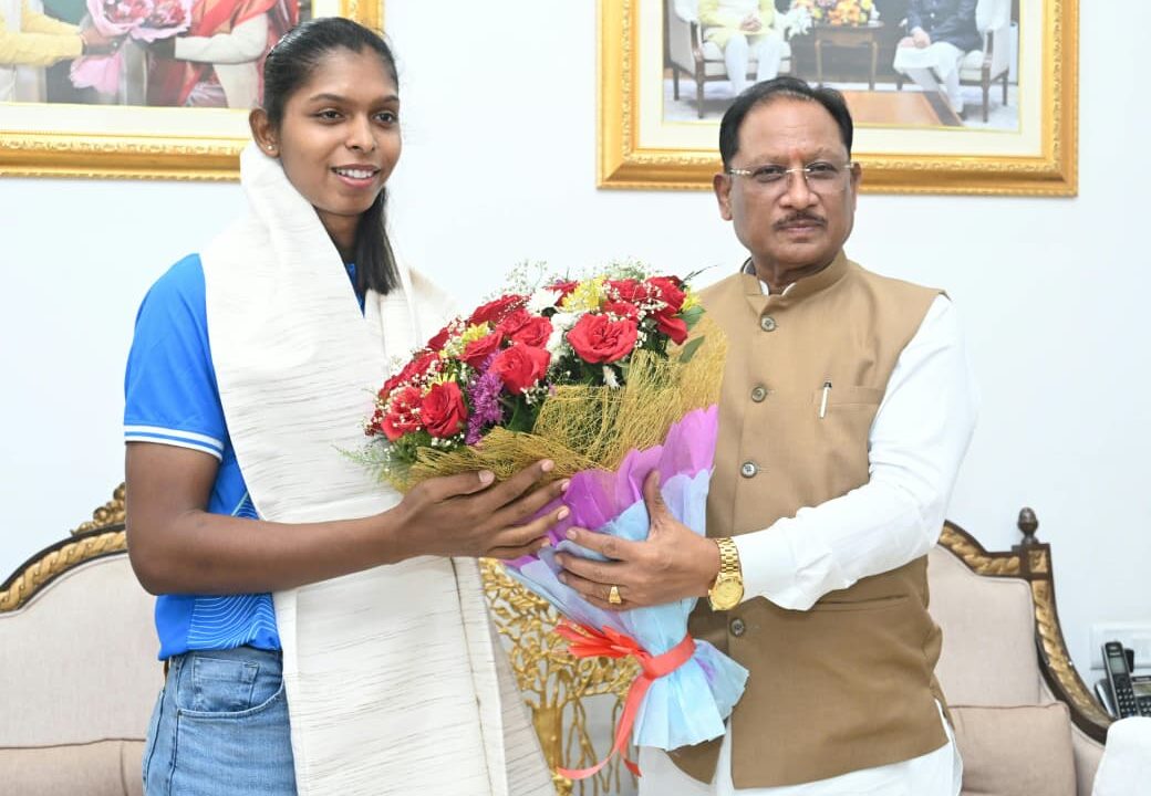 कोरबा की संजू देवी ने एशियन गेम्स में रचा इतिहास, CM साय ने सम्मानित किया; 51 लाख रुपए प्रोत्साहन राशि की घोषणा