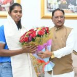 कोरबा की संजू देवी ने एशियन गेम्स में रचा इतिहास, CM साय ने सम्मानित किया; 51 लाख रुपए प्रोत्साहन राशि की घोषणा