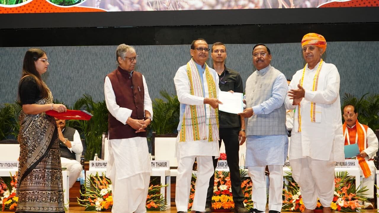 CG कृषि मंत्री नेताम दिल्ली में राष्ट्रीय सम्मेलन में शामिल: छत्तीसगढ़ को 182 करोड़ मिले, दलहन-तिलहन का रकबा बढ़ाने पर जोर