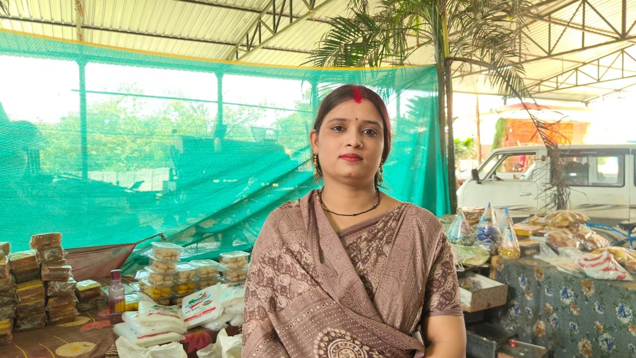 कोरिया में ‘गुड मॉर्निंग’ की नई कहानी: मोदी की योजना से दिलीप-सावित्री ने खड़ी की बेकरी, 10 लोगों को मिला रोजगार