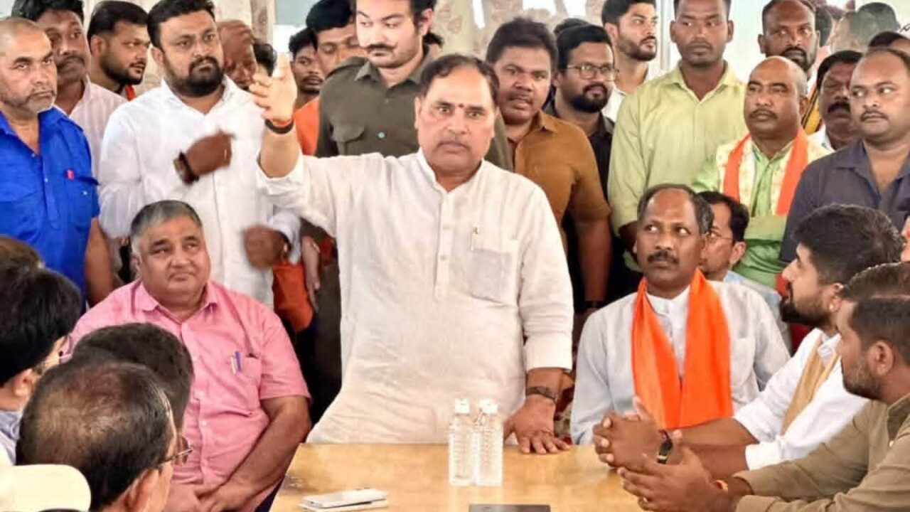 जशपुर में कर्मवीर सिंह का भव्य स्वागत: कार्यकर्ताओं ने दिखाई ताकत, पदाधिकारियों से परिचय के साथ सेवा ज्योति रथ पर भी चर्चा