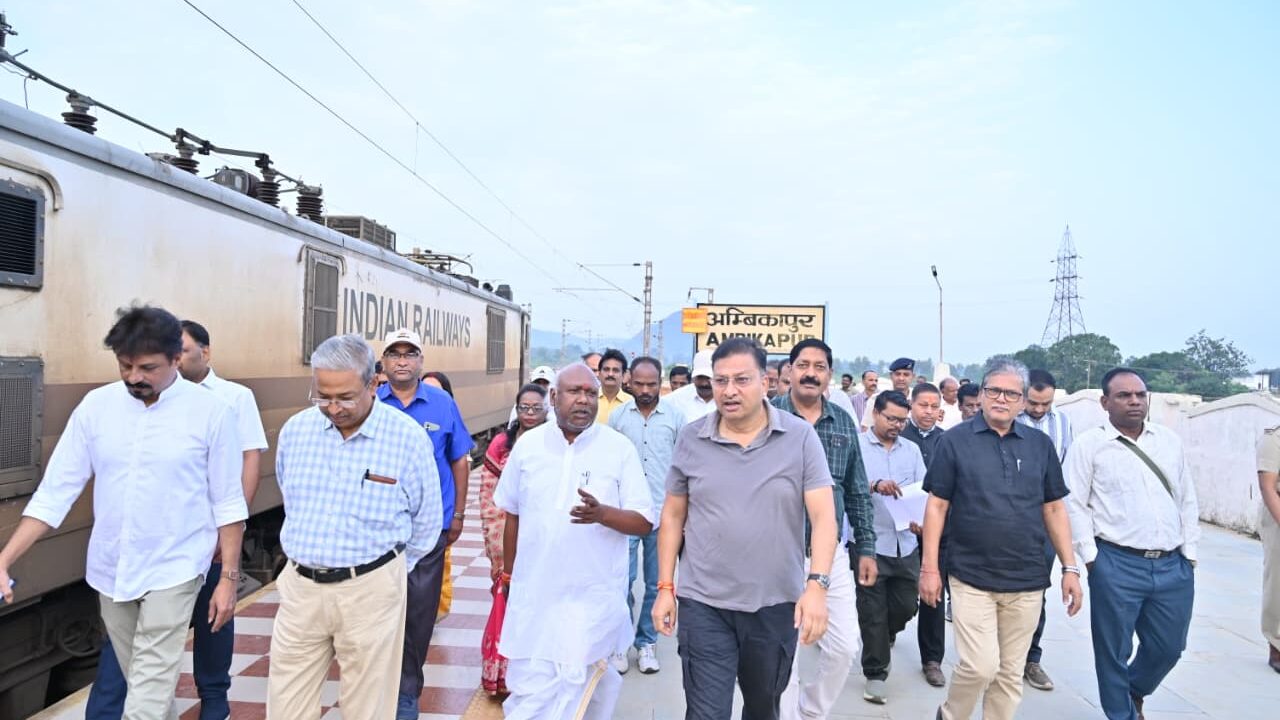 सरगुजा को मिली दिल्ली की दूसरी सीधी ट्रेन: अम्बिकापुर-निजामुद्दीन एक्सप्रेस अब सप्ताह में दो दिन, यात्रियों को बड़ी राहत