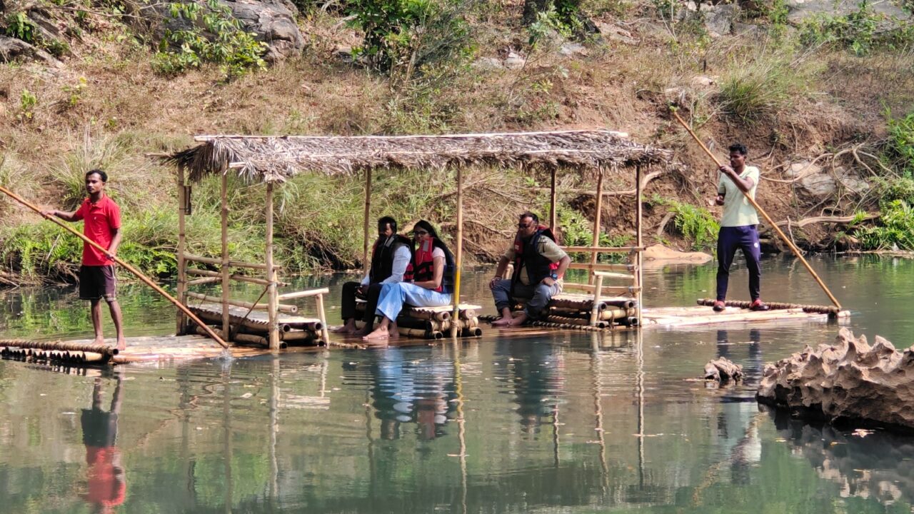 छत्तीसगढ़ में पर्यटन से बदलेगी गांवों की तस्वीर: होमस्टे से ग्रामीणों को मिलेगी कमाई, चेन्दरू पुरस्कार से स्थानीय नायकों को सम्मान