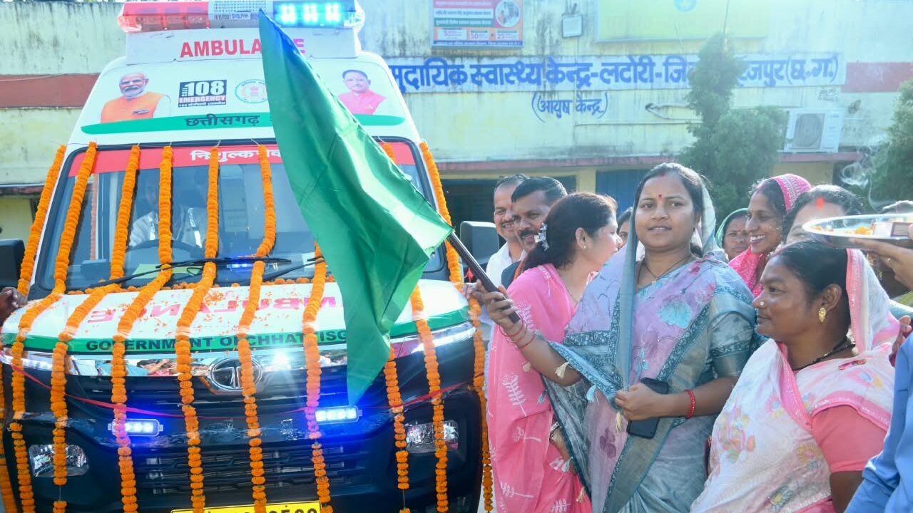 लक्ष्मी राजवाड़े की पहल पर लटोरी पहुंची ALS एंबुलेंस, स्वास्थ्य मंत्री श्याम बिहारी जायसवाल की घोषणा के 12 घंटे में मिली सुविधा