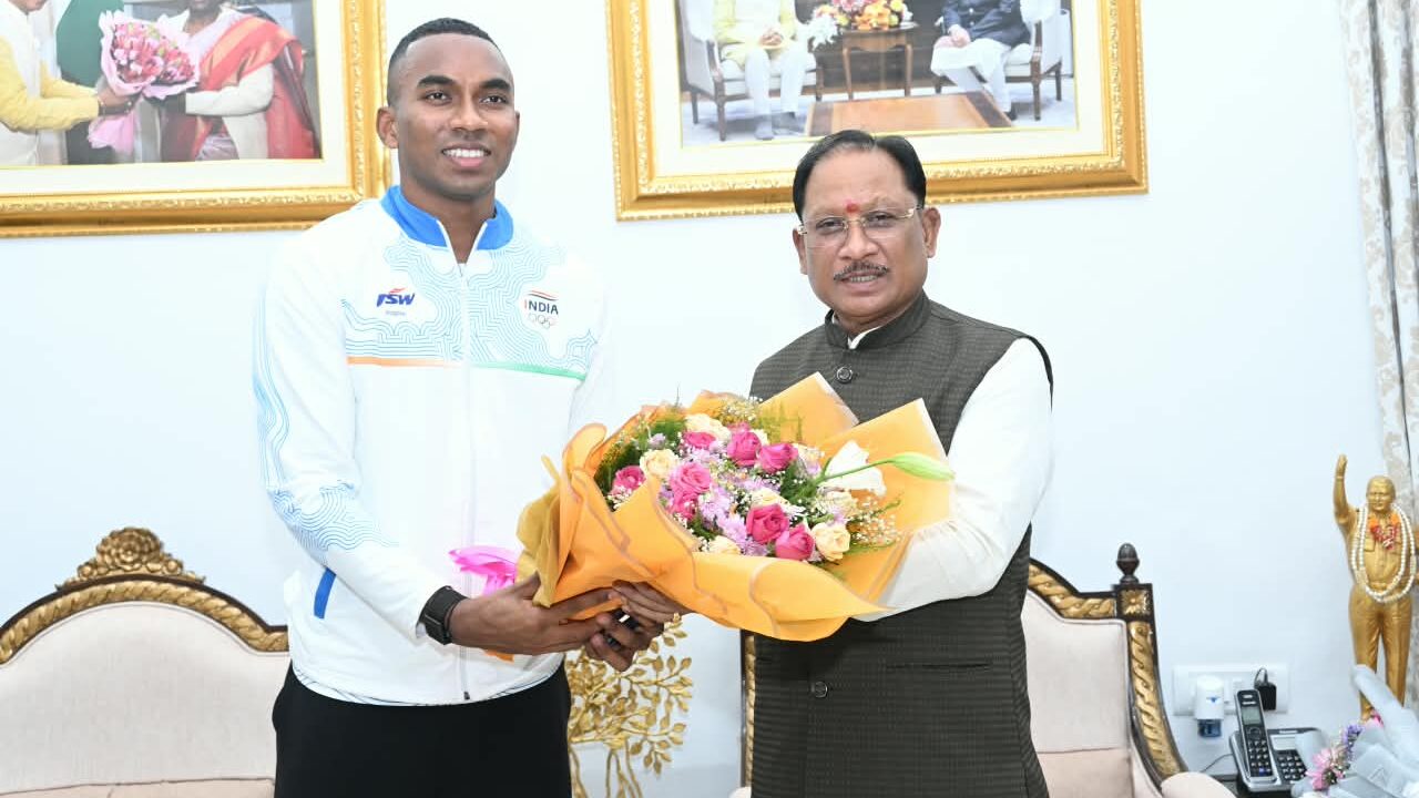 जशपुर के अनिमेष ने एशियन गेम्स में जीता कांस्य, CM साय से मिले; 4×100 मीटर मिक्स्ड रिले में भारतीय टीम ने बनाया नया राष्ट्रीय रिकॉर्ड