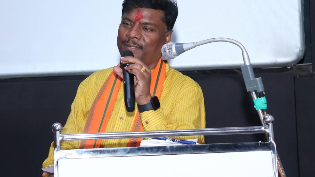 नारायणपुर में केदार कश्यप बोले- गांवों के विकास में पंच-सरपंच निभाएं बड़ी भूमिका, योजनाओं का लाभ अंतिम व्यक्ति तक पहुंचाने पर जोर