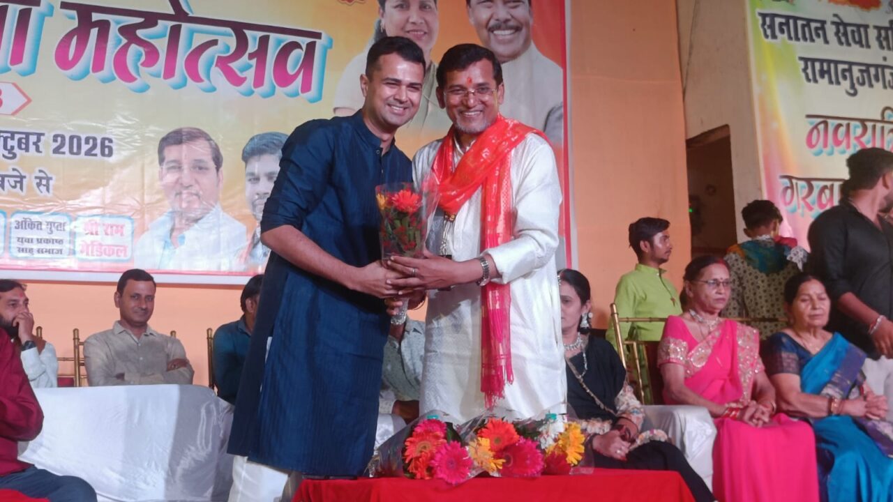 नवरात्रि गरबा में उमड़ा उत्साह: नौकरी और पढ़ाई के लिए बाहर रहने वाले युवा भी लौटे रामानुजगंज, प्रतियोगिताओं में प्रतिभाओं ने जीते पुरस्कार